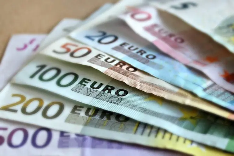 Blago njenim radnicima! Poznata firma prosječnu neto platu digla na 2.000 eura mjesečno