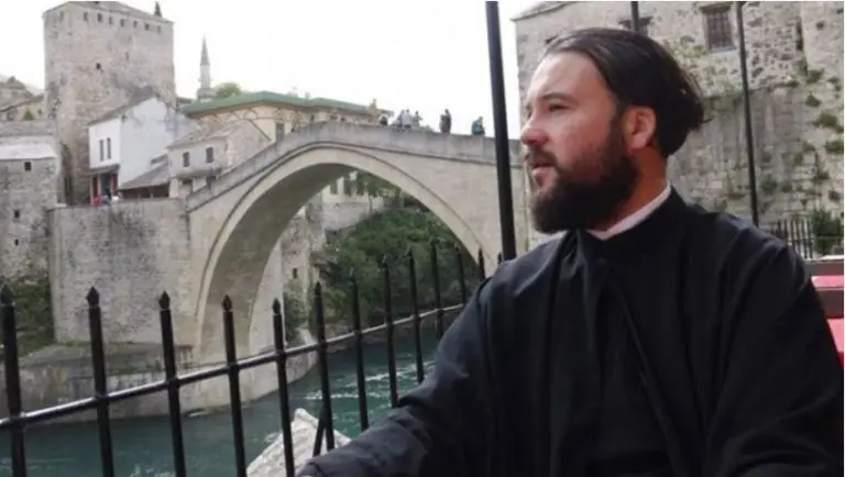 Đakon Branislav Rajković o porukama koje svakodnevno dobija, povratku u Mostar, suočavanju sa prošlošću, pomirenju i ljubavi