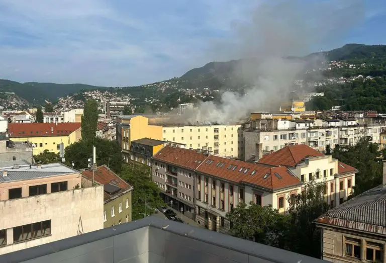Gori zadnji sprat Kaznenopopravnog zavoda Sarajevo