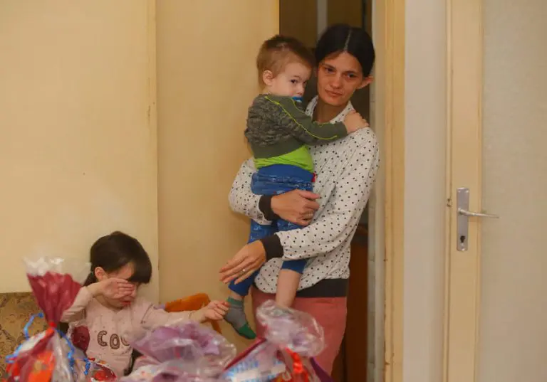 Osmoro djece, a samo otac zaposlen: Desetočlana porodica Savić nema dovoljno ni za hranu