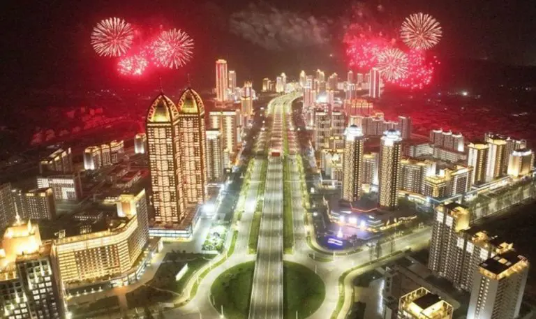 Ovo je Sjeverna Koreja. Slavi izgradnju 10.000 stanova