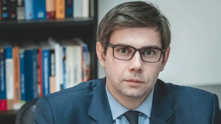 Faruk Hadžić otkriva ključne mjere za izbjegavanje ekonomskog kolapsa Bosne i Hercegovine 2025. godine