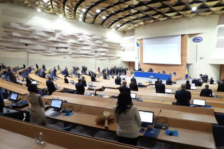 Kada će vlast shvatiti da se teško oboljeli trebaju liječiti iz budžeta, a ne SMS porukama?