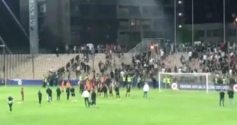 Nakon poraza njihovog tima u finalu Kupa BiH: Navijači Sarajeva se potukli s policijom