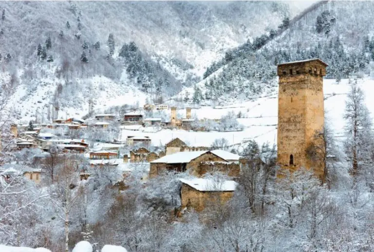 Život u oblacima i – snijegu: Prošetajte “najvišim” selom u Evropi