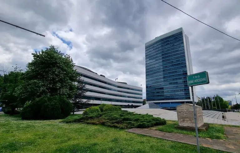 Cijela je Evropa na nogama zbog poskupljenja, a naši političari ne žele smanjiti cijenu goriva za pola marke