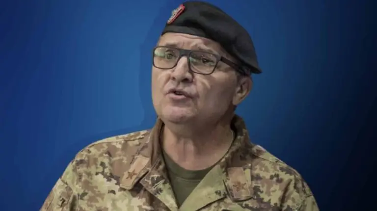 Komandant Kfor zatražio od predsjednika Srpske liste da se udalje demonstranti ispred opštine Zvečan