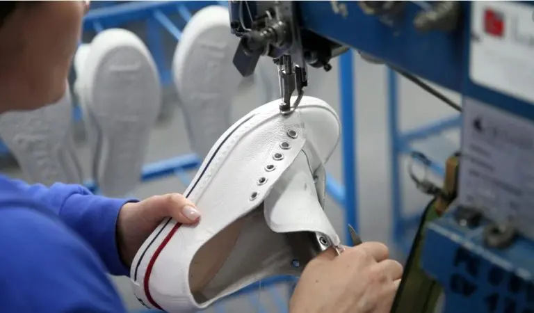 I TO JE BIH Mjesečna plata jedan par cipela