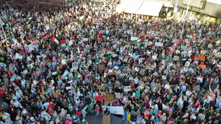 Građani Zenice mirnom šetnjom podržali Palestinu