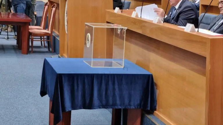 Ako je ovo originalni listić: CIK će narediti žrijebanje pa PDP ima 50% šanse da „preotme“ SNSD-ovog delegata