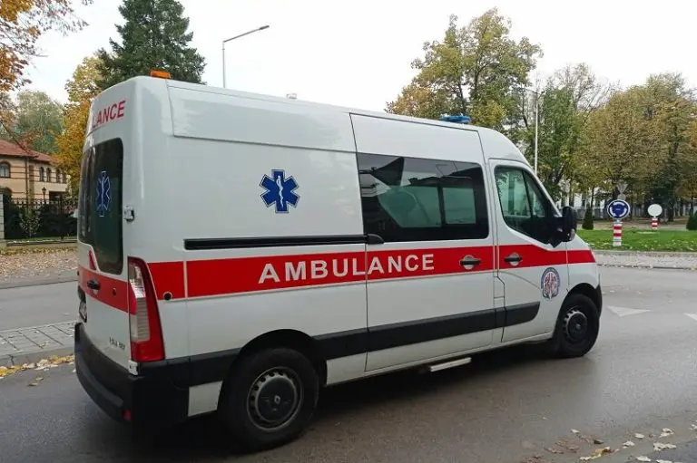 Na aparatima za vještačko disanje: Sedmogodišnja djevojčica životno ugrožena nakon saobraćajne nesreće kod Čelinca