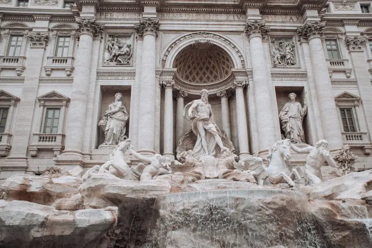 Šta se radi s milionima eura koje turisti ubacuju u Fontanu di Trevi