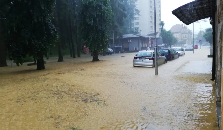 Nevrijeme u Novom Gradu. Pod vodom cijeli centar FOTO/VIDEO