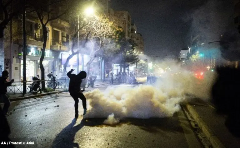 Bijes i protesti u Grčkoj: Objavljen snimak razgovora šefa stanice i strojovođe prije sudara