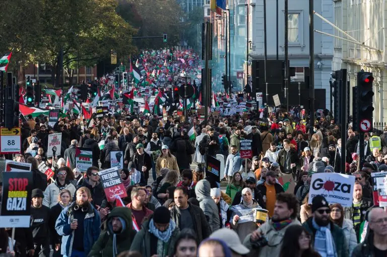 Desetine hiljada ljudi na ulicama Londona u znak podrške palestinskom narodu