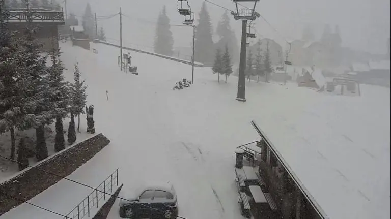 Vratila se zima: Na Vlašiću pada snijeg