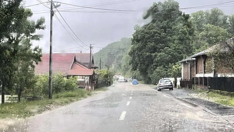 Vodostaj Une i dalje raste. Zaustavljen saobraćaj na putu Kostajnica – Kozarska Dubica