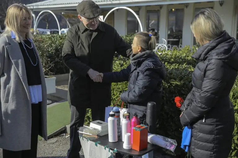 Dječak iz Sarajeva prodajom čaja pomaže žrtvama zemljotresa u Turskoj