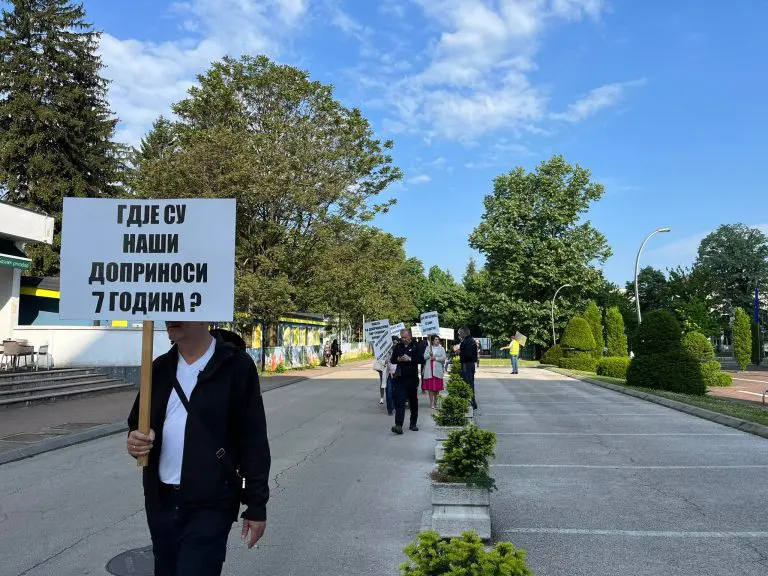 Tri mjeseca štrajka: “Svi nas ignorišu. Za nekoliko dana započinjemo štrajk glađu”