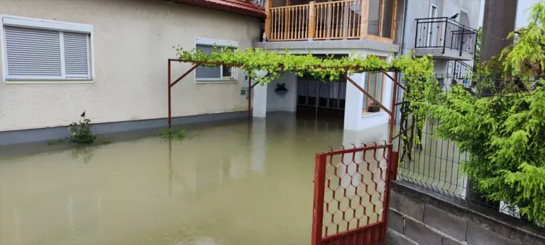 Poplavljeno više stotina objekata: Kritično u Bihaću, Bosanskoj Krupi i Sanskom mostu