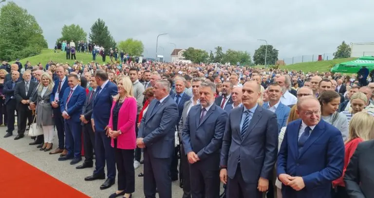 Zloupotreba kampanje: Svečano otvorili kliniku koja već radi!