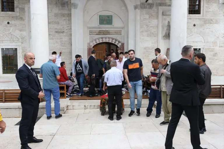 Bećirović klanjao bajram namaz u Ferhadiji u Banjaluci