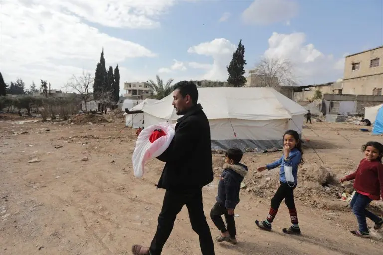 Dobila ime Afra: Beba rođena pod ruševinama u Siriji stigla u dom rođaka