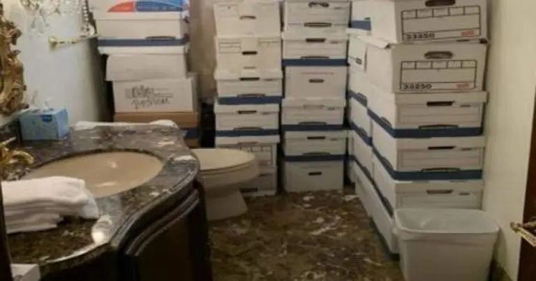 Ovo je Trampovo kupatilo. U kutijama je nuklearni program SAD-a!