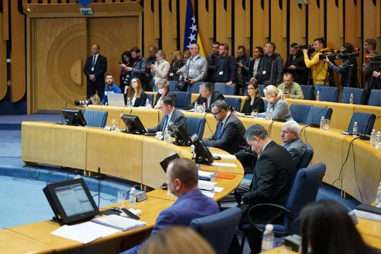 “Igrarijom oko PDV-a i akciza političari su pokazali da se neće odreći novca i zato moraju izgubiti izbore”