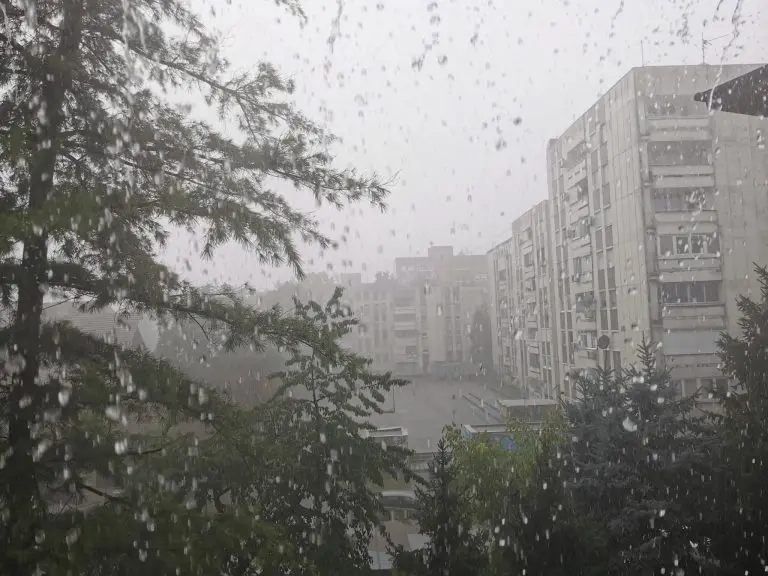 Stižu pljuskovi, nevrijeme i popuštanje vrućina! Evo i u kojim dijelovima BiH