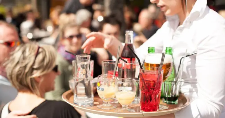 Nude platu i do 1.500 KM, radnika nema: “3 konobara i jedan kuhar su mi otišli sezonski”