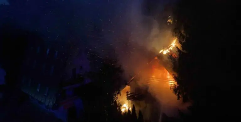 Izgorjela vikendica na Vlašiću, evakuisano devet osoba