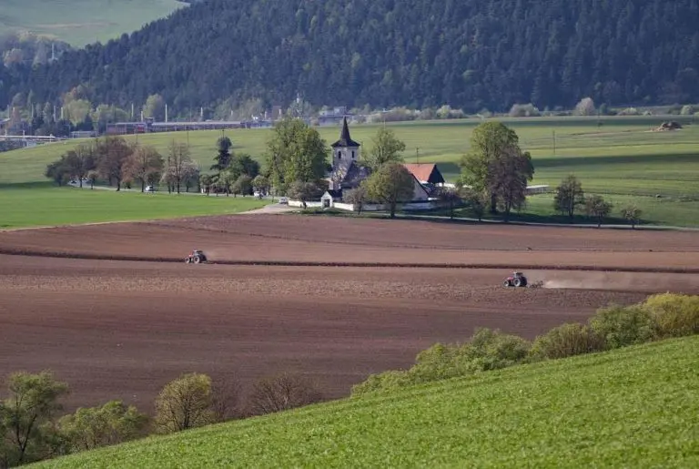 BiH leži na nafti, a uvozi 100% energenata, ima hektare zemlje, a uvozi 80% hrane
