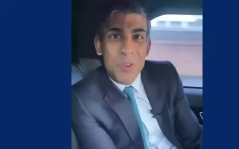 Britanski premijer dobio kaznu jer nije vezao pojas u automobilu