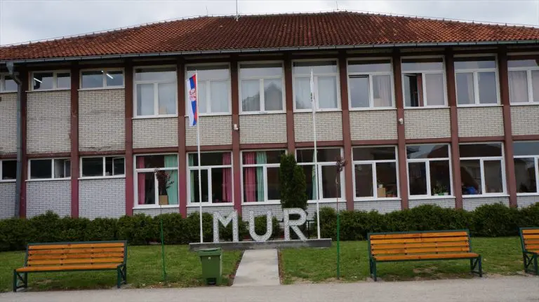 Novi Pazar: Osnovna škola “Mur“ zabranila upotrebu mobilnih telefona