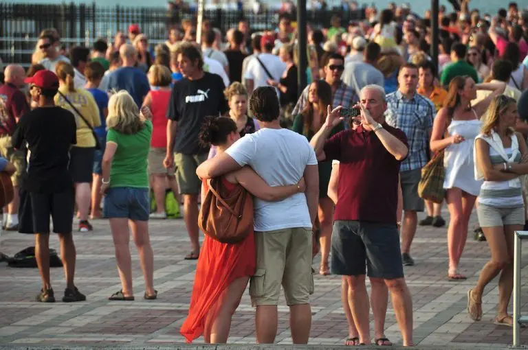 Nakon decenija napretka, životni vijek, obrazovanje i prosječne plate doživjeli pad