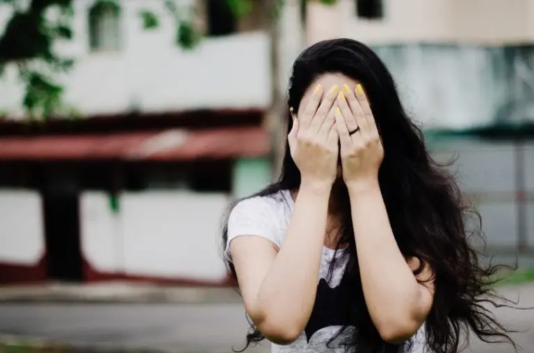 Mladi su opsjednuti novim trendom, ali on im stvara stres. Šta je FOBO?