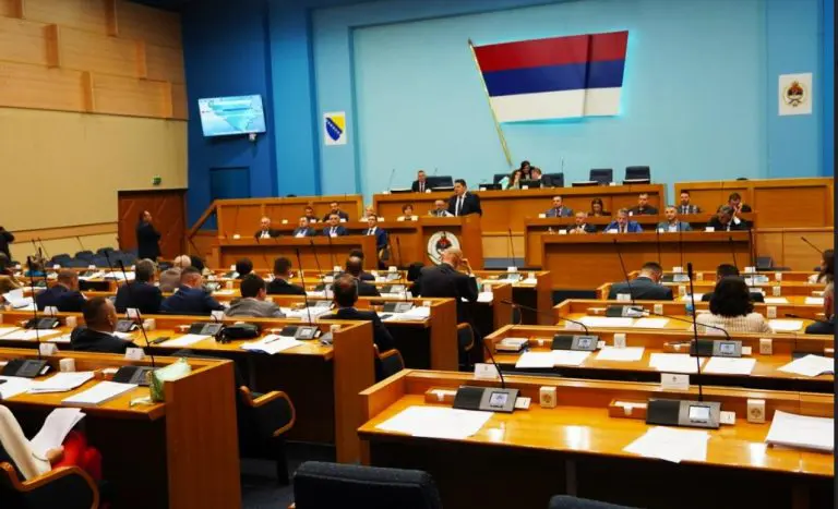 Bez obzira na odluku NS RS: OHR za 700 KM može da objavljuje svoje odluke u Službenom glasniku Srpske