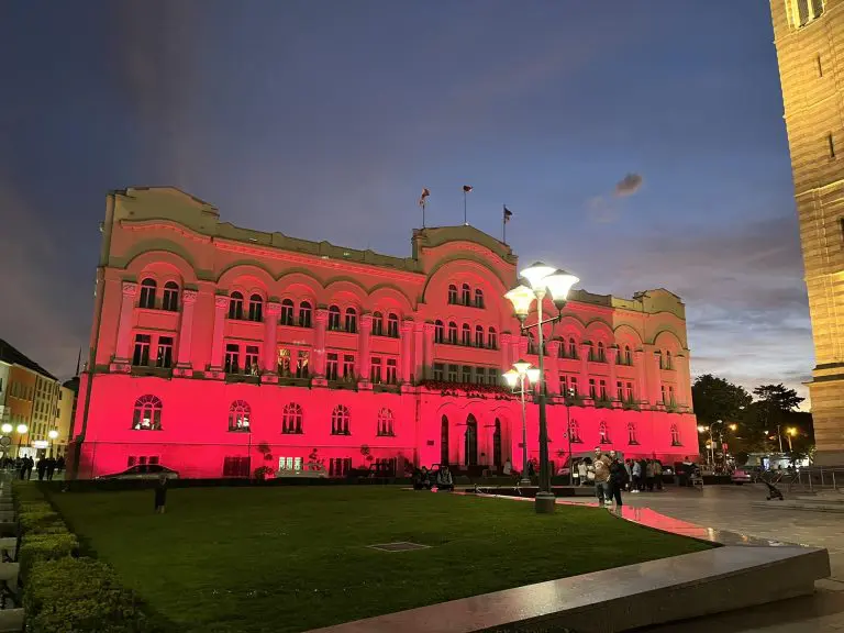 Širom BiH objekti osvijetljeni u pink boju: Mjesec borbe protiv karcinoma dojke
