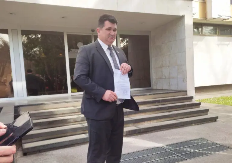 Savić predao peticiju građana: “Nemojte dozvoliti da se kod nas otvori rudnik koji ne postoji nigdje u Evropi”