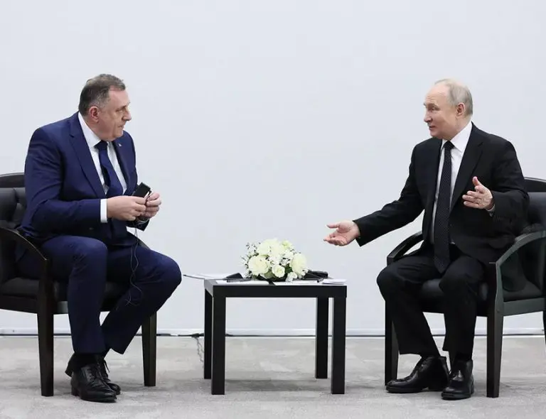 Putinov orden Dodiku: Dvostruka igra?