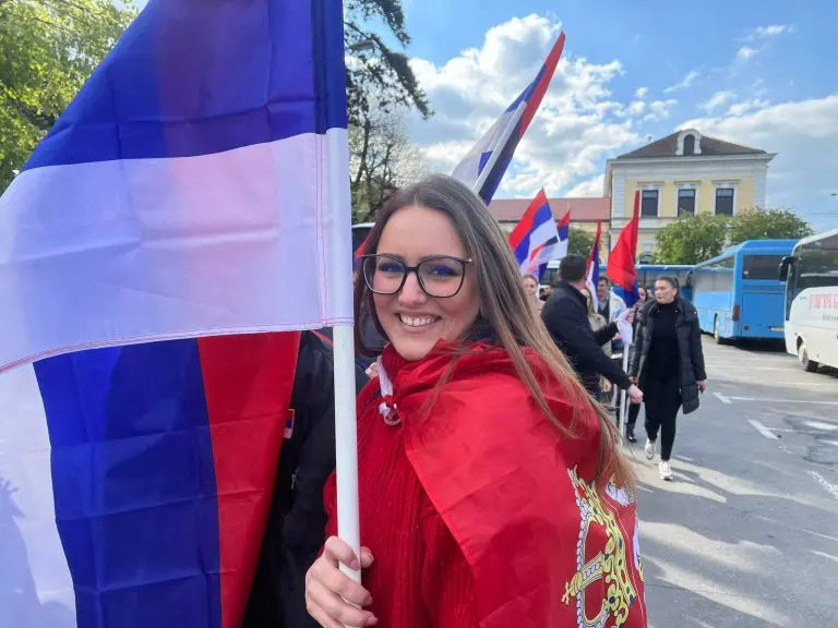 Hiljade ljudi došlo na skup u Banjaluku iz gradova širom RS