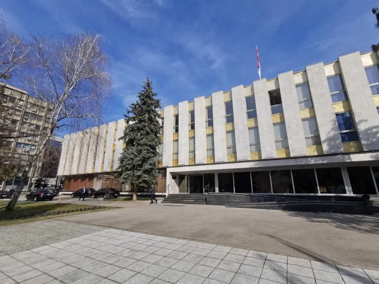 Počela redovna sjednica NSRS, opozicija optužuje vlast da izbjegava raspravu o aferama i referendumu