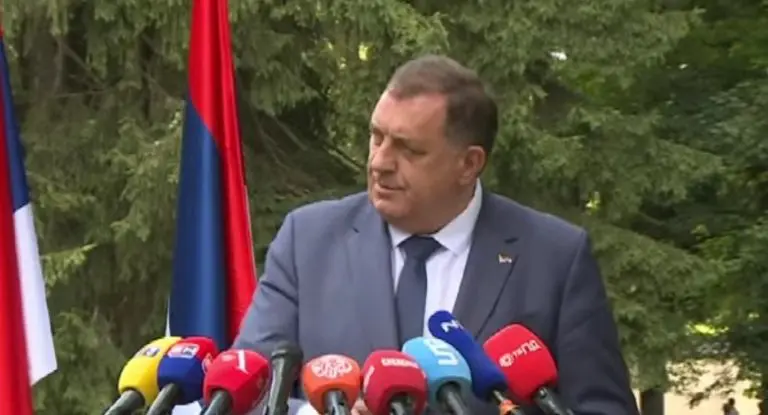 Smit je podvala srpskom narodu da se „razgradi“ RS i Srbija