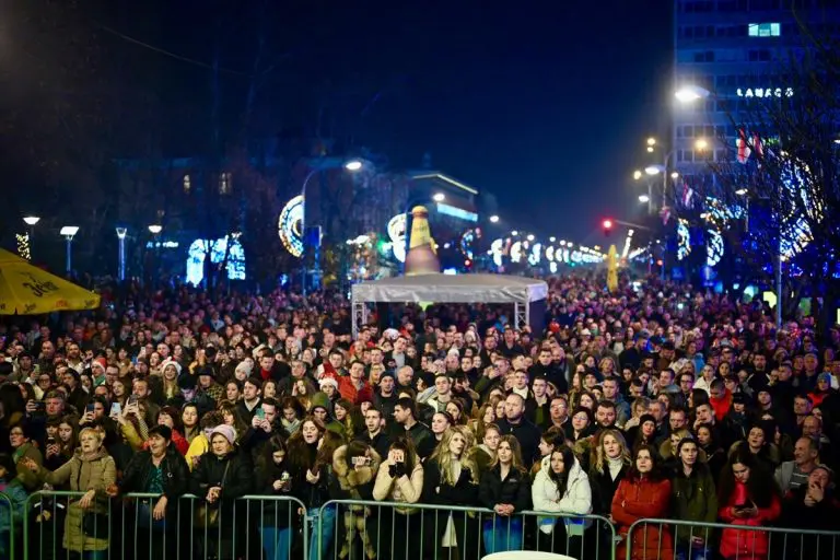 Banjalučani dočekali Novu godinu uz Legende i Gocu Tržan (FOTO)