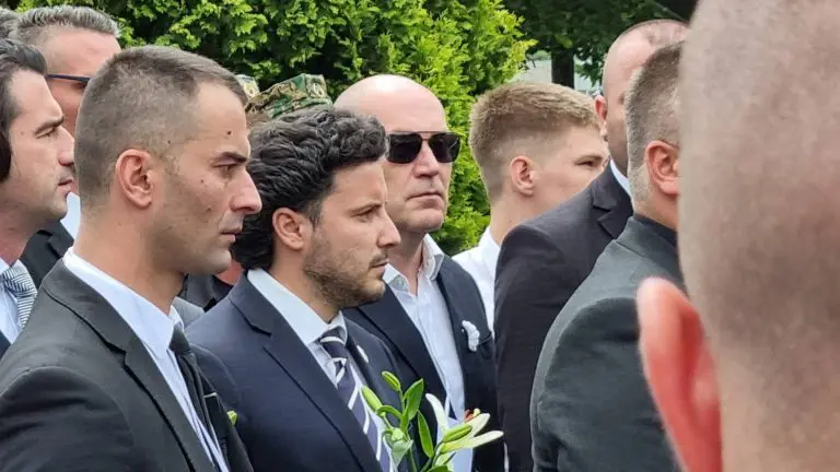 Dritan Abazović u Potočarima: Na ovom mjestu 11. jula 1995. godine je ubijeno čovječanstvo