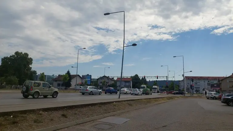 U Budžaku/Lazarevu širi se miris topljene plastike: Mještani nadležne upozoravaju, ali ostaju bez konkretnih odgovora