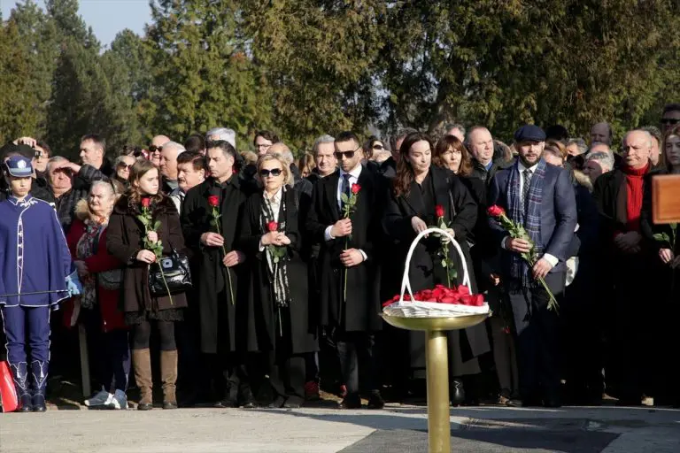 Od Ćire se oprostili ružama i pjesmom