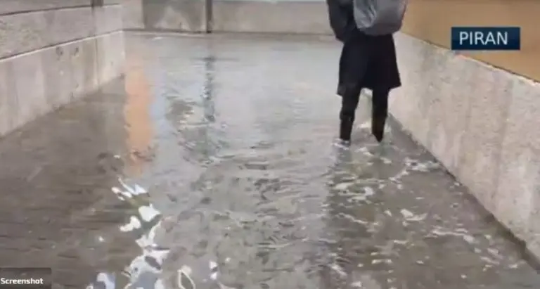 Jake kiše u Sloveniji: More se izlijeva, čuju se sirene, rastu vodostaji rijeka…