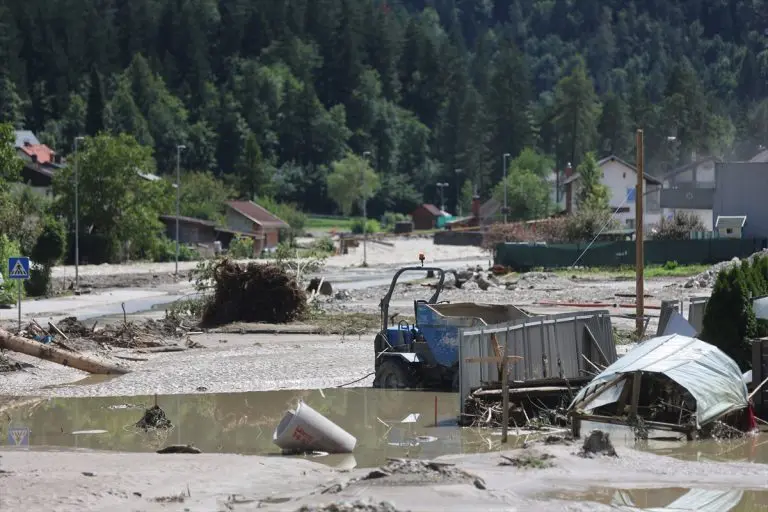 Zbog nevremena i poplava raste rizik od zaraznih bolesti i opasnih ozljeda, evo kako ih spriječiti